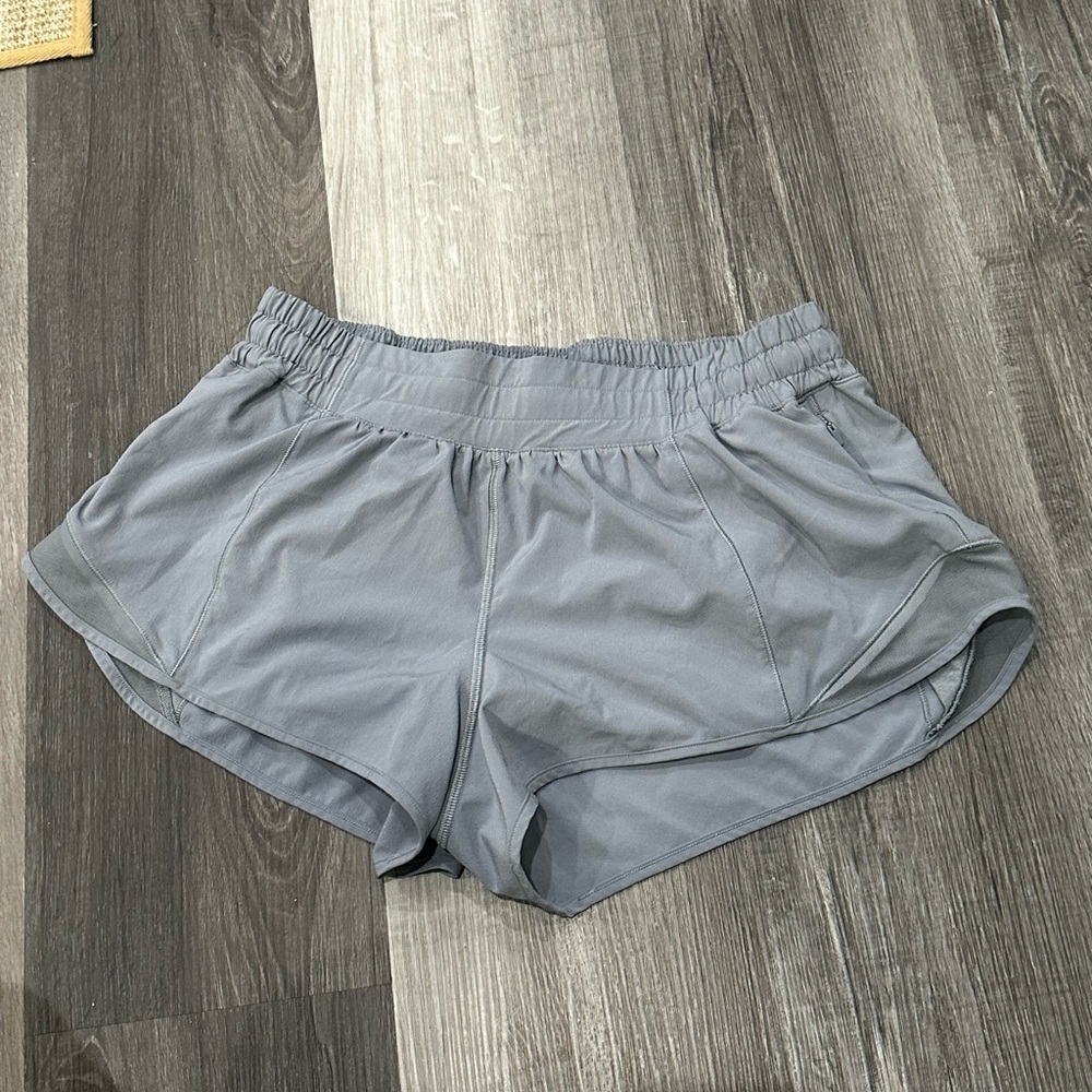 Lululemon hotty hot shorts 2.5 inch size 10 rhino grey